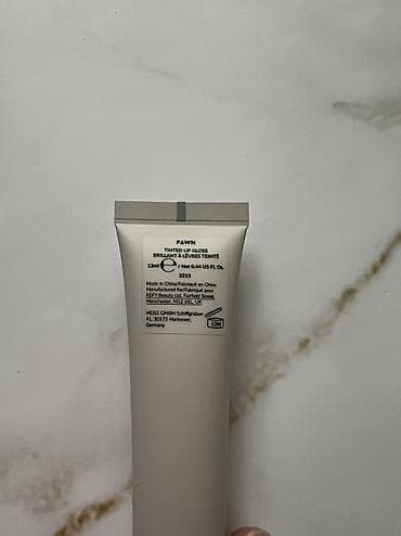 японская косметика: Набор косметики: - Huda Beauty Matte – палетка теней для век (матовые — 5