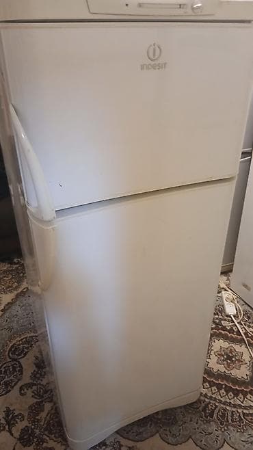 apple iphone 12 mini: Холодильник Indesit, Б/у, Двухкамерный — 1
