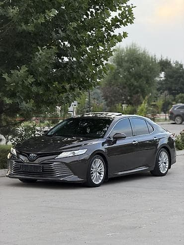 Toyota Camry: 2018 г., 2.5 л, Вариатор, Гибрид, Седан