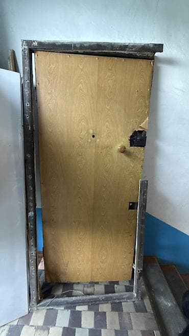 Межкомнатная дверь, Б/у, Глухие, Одностворчатая, Деревянная, Распашная, цвет - Коричневый — 2