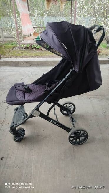 продаю в связи с переездом: Срочно продаю фиолетовый коляска б/у тормоз работает бампер нету — 1
