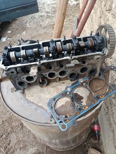 Volkswagen Passat CC: 1990 г., 1.8 л, Механика, Бензин, Седан