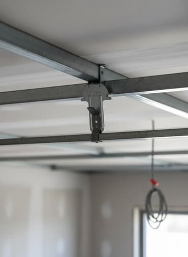 Анкерный подвес Knauf с зажимом используется для крепления потолочных