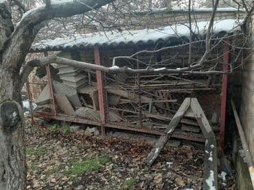 аквариум рыбки: Продаю вальер большой делали для себя 5 размер крыша из шифера пол — 3