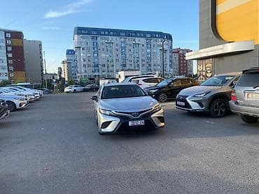 prius v: Toyota Camry: 2020 г., Вариатор, Гибрид, Седан — 1
