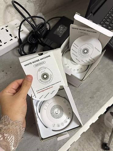 ночная лампа: Портативный генератор белого шума для создания успокаивающей звуковой — 6