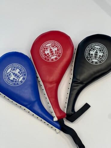 настольный теннисная ракетка: Три колотушки для тхэквондо, используемые для отработки ударов ногами — 3