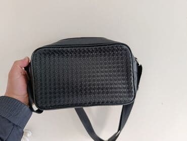 сумка на пояс женская прозрачная: Сумка через плечо, черная, с плетеной фактурой лицевой панели. - — 5