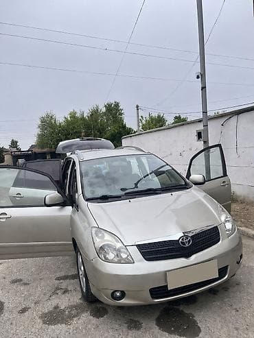 Toyota Corolla Verso: 2002 г., 1.8 л, Ручные, Бензин, Универсал