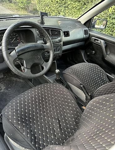 Унаа сатуу: Volkswagen Golf: 1994 г., 1.6 л, Кол менен иштөөчү, Бензин, Хетчбек — 6