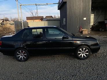 Volkswagen Vento: 1994 г., 1.8 л, Механика, Седан