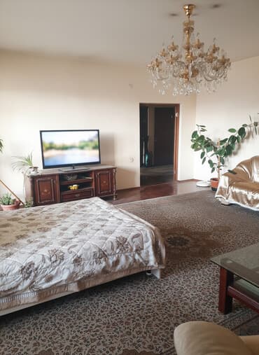 нужна девушка с подселением: 4 комнаты, 175 м², Элитка, 5 этаж, Косметический ремонт — 1