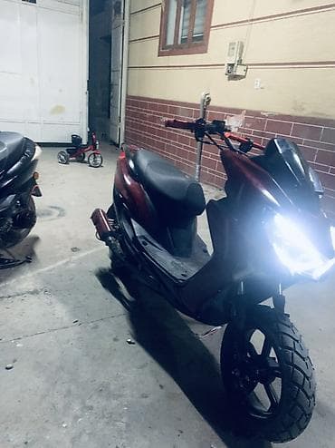 Скутер/максискутер в спортивном стиле - Кузов: агрессивный дизайн