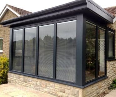 сборный дом: Алюминиевая остеклённая пристройка/веранда к дому. - Современный — 1