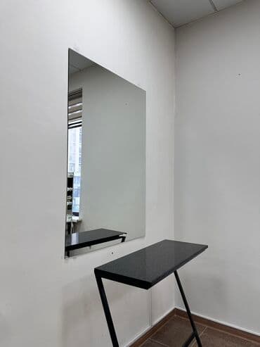 Торговое оборудование: Продаётся стойка с зеркалом для парикмахера.
Цена 3000.
Район учкун — 3