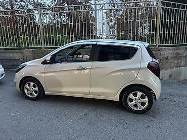 chevrolet orlando 2017: Chevrolet Spark: 2017 г., 1 л, Автомат, Бензин, Хэтчбэк — 4