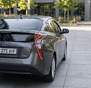 e2 byd: Toyota Prius: 2017 г., 1.8 л, Вариатор, Гибрид, Лифтбек — 1
