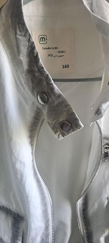 бомбер чёрный: Белая укороченная куртка-бомбер m+ kids, размер на рост 160, на — 4