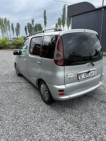Транспорт: Toyota Yaris Verso: 2001 г., 1.5 л, Механика, Универсал — 7