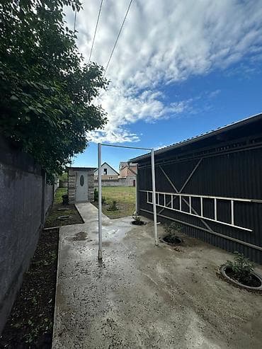 Дома: ПРОДАЁТСЯ ДОМ 📍 Район: Кожзавод, недалеко от рынка Дордой 🏡 Дом 2007 — 5