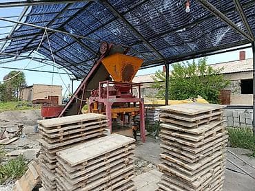 Продаю оборудование по производству пескоблоков. Производственная at lalafo.kg Продаю оборудование по производству пескоблоков. Производственная
