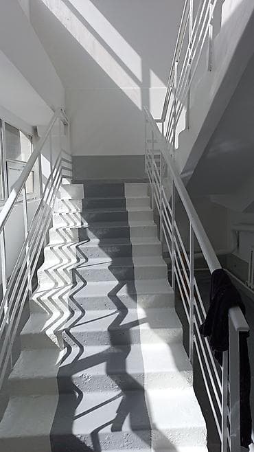 Покраска лестниц, перил и внутренних помещений - Профессиональная