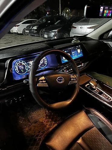 rx 5700xt: GAC Aion S Plus, белый седан с современным динамичным дизайном — 3