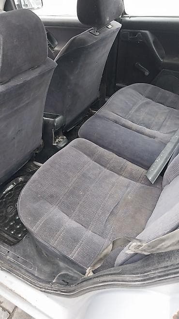 Транспорт: Volkswagen Vento: 1994 г., 1.6 л, Кол менен иштөөчү, Бензин, Седан — 6