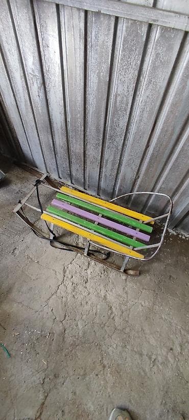 кыш: Детские санки с металлическими полозьями и спинкой. - Прочная сварная — 2