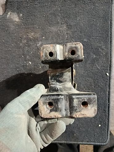 Детали двигателя и моторы в сборе: Подушка мотора Hyundai 2010 г., Оригинал — 1