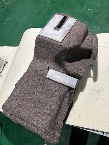 audi 200000: Обшивка багажника Mercedes-Benz 2008 г., Оригинал — 2