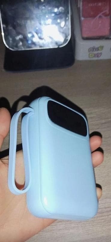 iphone 5g: Портативный аккумулятор (power bank) с встроенными кабелями, голубой и — 1