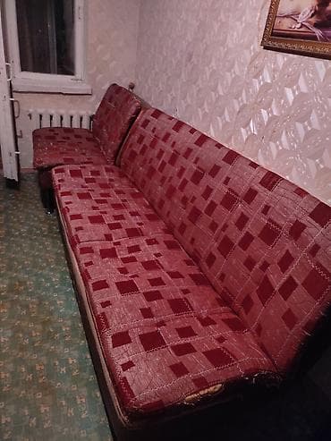 Диван-книжка, классическая модель с тремя посадочными секциями. Обивка