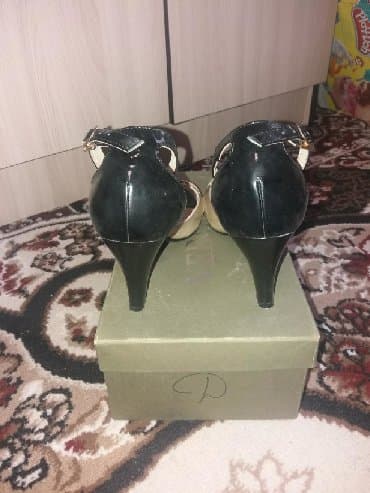 nike react: Босоножки 36 размера( лакированная). Одела 2 раза. Покупала — 2