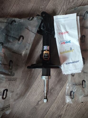 меняю доплатой мне: Передний амортизатор Toyota 2000 г., Новый, Оригинал, Япония — 2