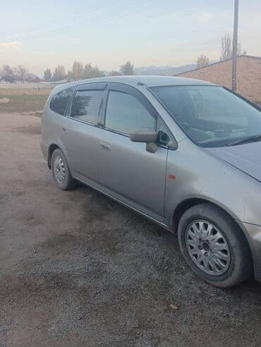 фит универсал: Honda Stream: 2001 г., Автомат, Бензин, Универсал — 1