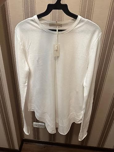 Продаю стильный лонгслив,размер подойдет на S и М