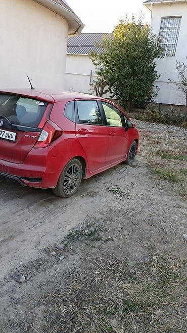 step vagon: Honda Fit: 2017 г., 1.5 л, Вариатор, Бензин, Хэтчбэк — 4