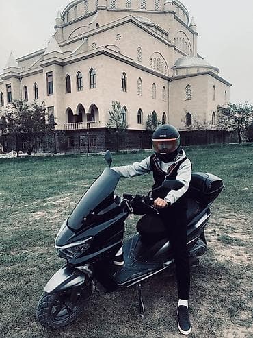 r16 225 55: Скутер/макси-скутер класса 125–150 см³ (визуально ближе к формату GT) — 1