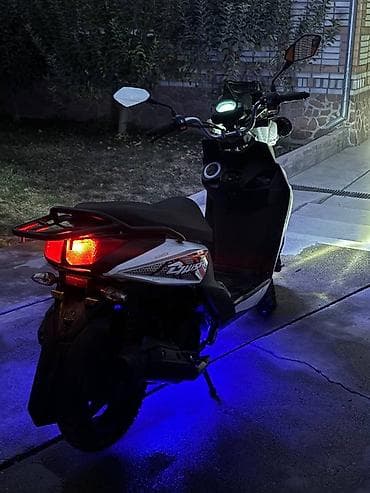 очень дешево: Продам мопед (скутер) 150 кубов Продаю мопед объёмом 150 куб.см, едет — 2