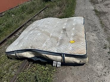 Матрастар: Двуспальный пружинный матрас классической конструкции. Особенности: - — 4