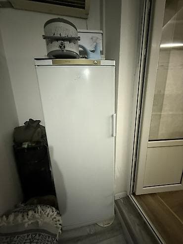 Морозильный шкаф Indesit (однокамерный, вертикальный) - Тип — 1