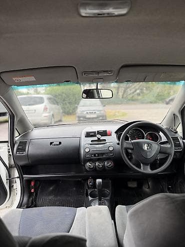 болуп: Honda Fit: 2002 г., 1.3 л, Вариатор, Бензин, Седан — 10