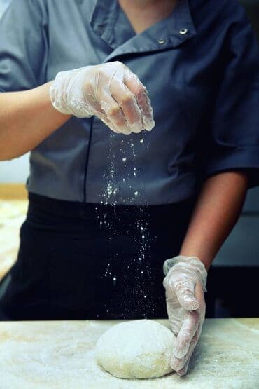 повар европейской кухни: Требуется Повар : Мучной цех, Национальная кухня, 1-2 года опыта — 2