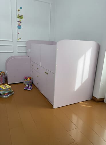 Срочно! Детская кровать-чердак лавандового цвета, оснащенная