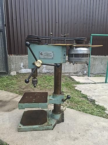 Продаю инструменты СССР. 1) Сверлильный станок 30 тыс. 2) Наковальня
