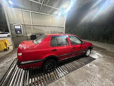 Volkswagen Vento: 1992 г., 1.8 л, Механика, Бензин, Седан at lalafo.kg Volkswagen Vento: 1992 г., 1.8 л, Механика, Бензин, Седан