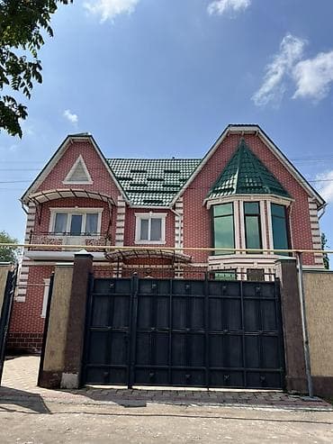 сдаю кронштейны: Просторный двухэтажный кирпичный дом с закрытым двором и высоким — 1