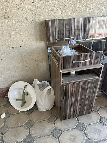 буду мебель: Тумба для ванны, Б/у, С раковиной, ЛДСП, Самовывоз, цвет - Коричневый — 2