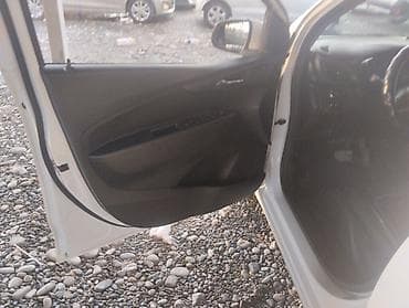 Транспорт: Chevrolet Spark: 2016 г., 0.1 л, Автомат, Бензин, Хэтчбэк — 6